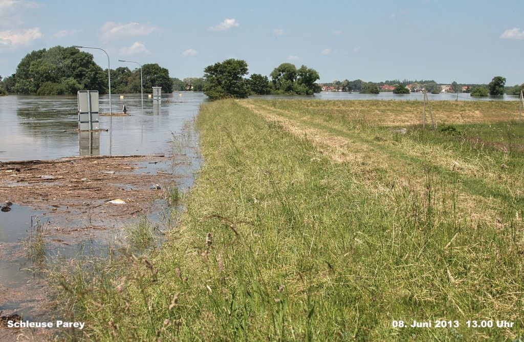 Hochwasser- 2013_06_08-003-Parey-Schleuse.jpg